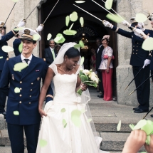 photographe mariage Chamonix sortie de l'église Audrey et Victor