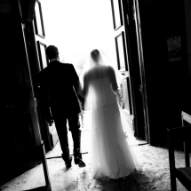 photographe mariage Beaujolais Gaelle et Thibault sortie de l'église