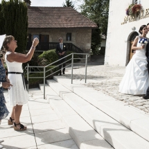 photographe mariage Thiez mariés sur le parvis